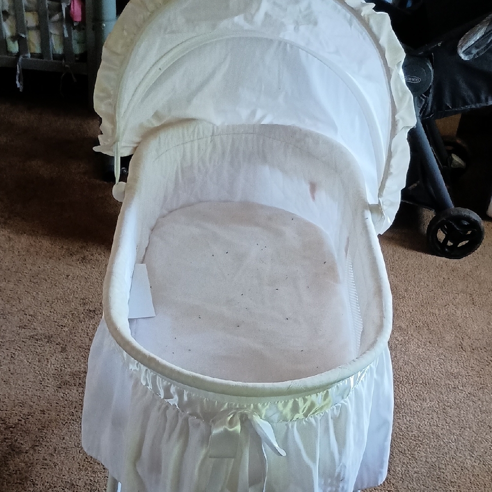 EGO White Baby Bassinet